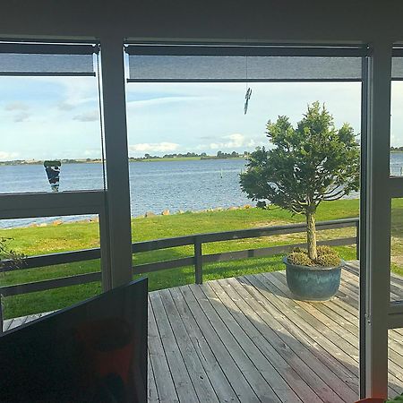 Eksklusiv Sommerhus Beliggende I Vandkanten Munkebo Esterno foto